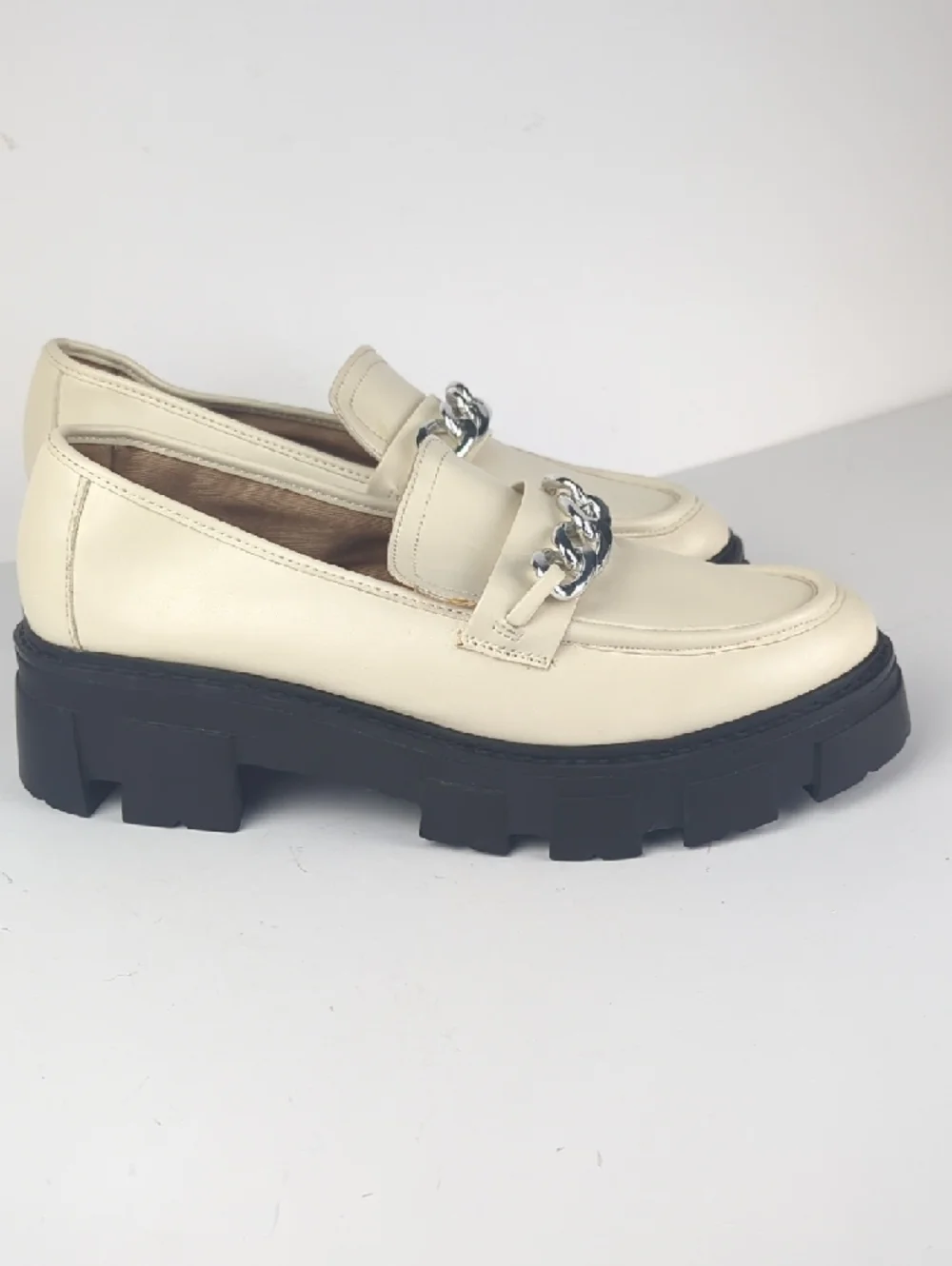 Y2K Lug Loafers Women's 10 Cream Leather Chain-Accent Chunky - Picture 2 of 6